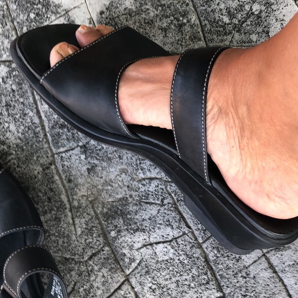 Clarks black leather superlight slipon size 9M - Picture 12 of 15